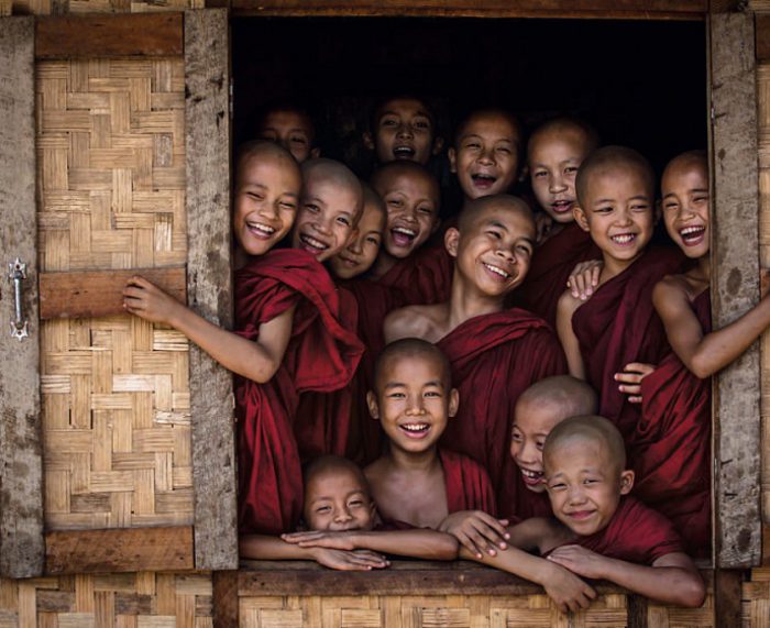 Myanmar monk photo tour